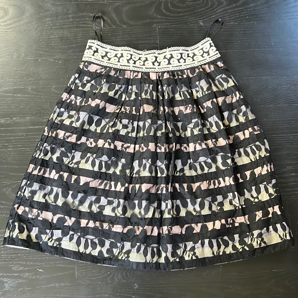 Beautiful lace overlay skirt size 4
